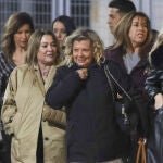 Terelu Campos abandonando Mediaset con sus amigos tras la gala de "Supervivientes"