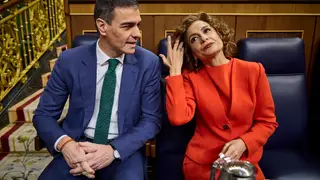 Pedro Sánchez y María Jesús Montero en la sesión del Congreso Pedro Sánchez y María Jesús Montero en la sesión del Congreso