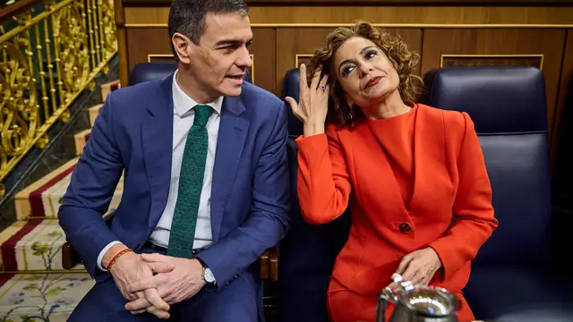 Pedro Sánchez y María Jesús Montero en la sesión del Congreso Pedro Sánchez y María Jesús Montero en la sesión del Congreso