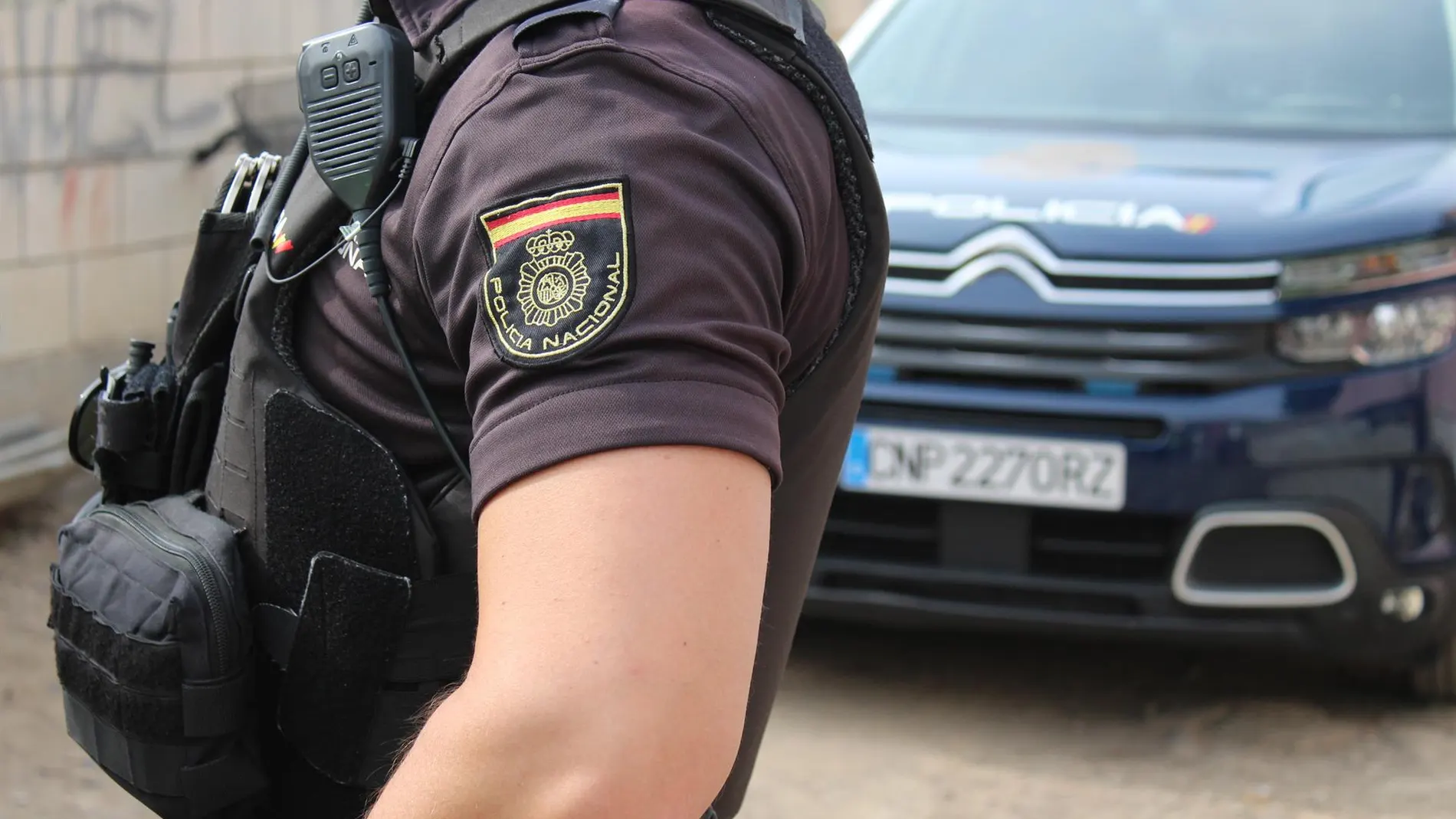 Un agente de la Policía Nacional