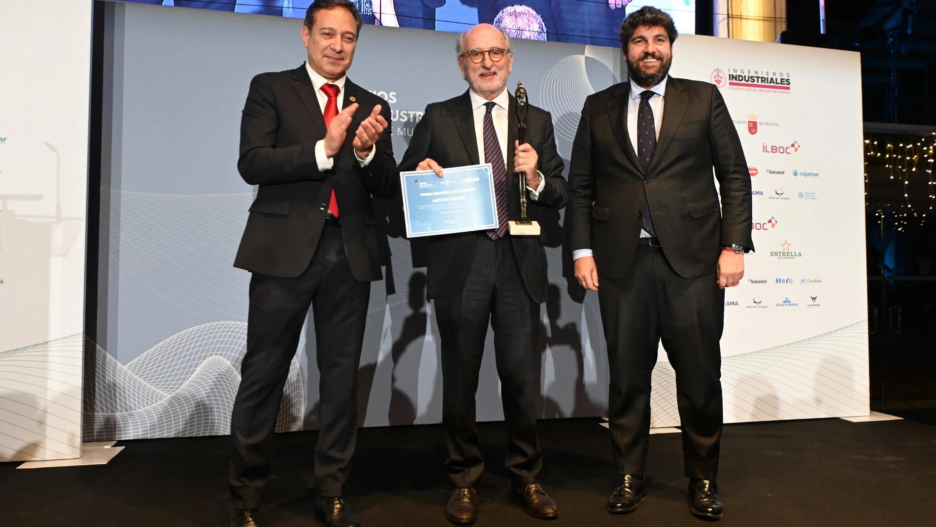 El presidente del Gobierno regional, Fernando López Miras, clausuró anoche en Murcia la segunda edición de los Premios ESG-Industria REMITIDA / HANDOUT por ANGELA ORTIZ Fotografía remitida a medios de comunicación exclusivamente para ilustrar la noticia a la que hace referencia la imagen, y citando la procedencia de la imagen en la firma 29/03/2025