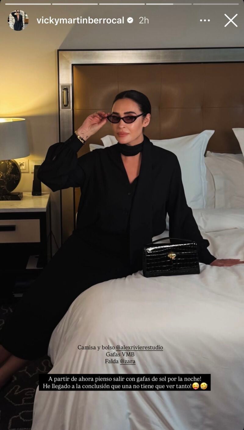 Detalles del total look negro de Vicky Martín Berrocal.
