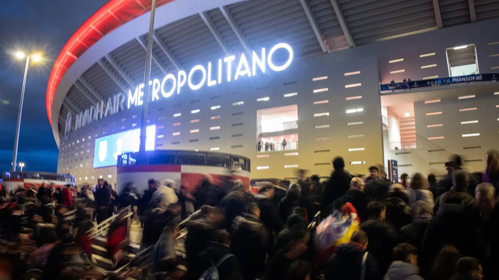 MADRID.-Vecinos del Metropolitano piden medidas contra el ruido y el tráfico que se genera durante los eventos del estadio