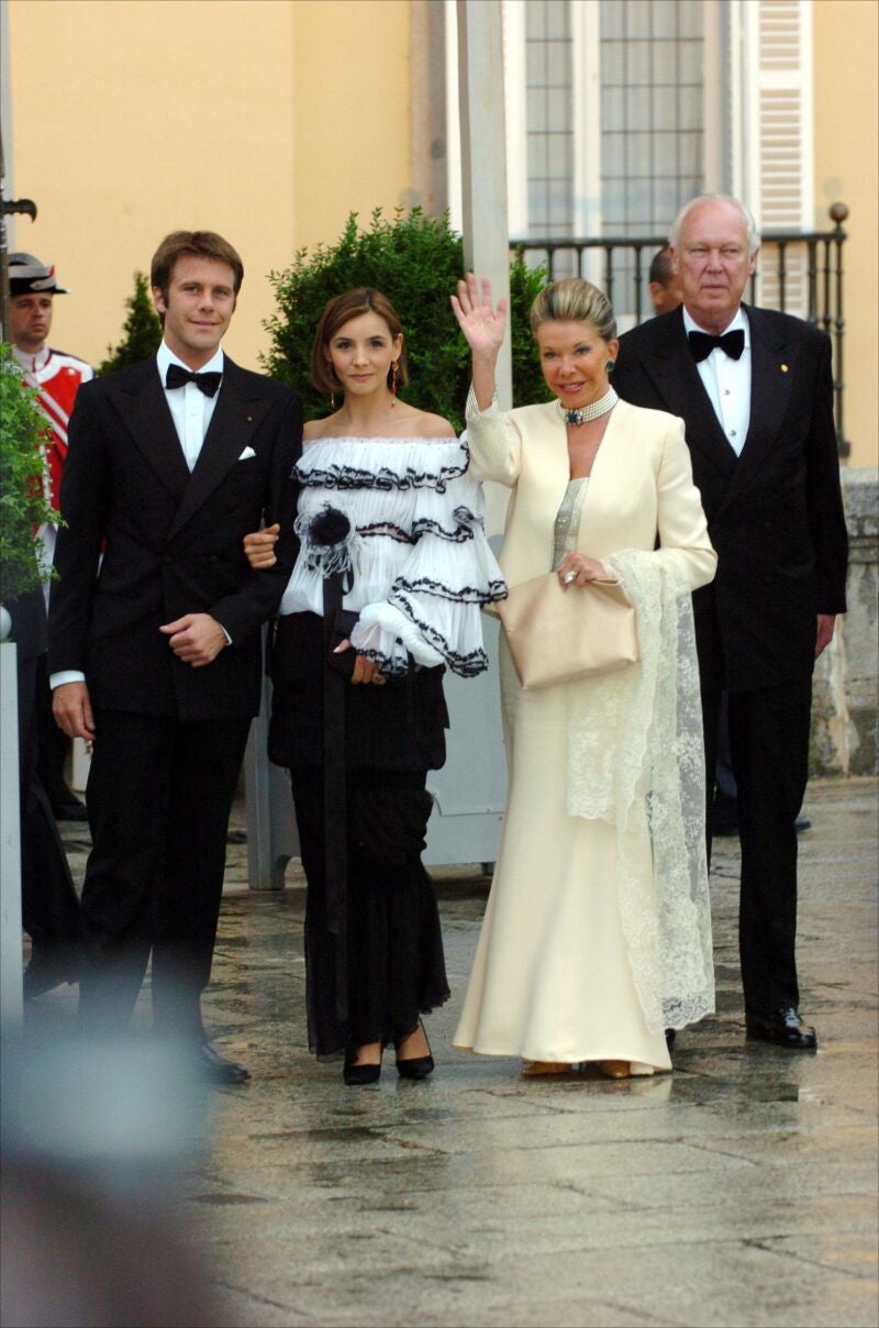 MANUEL FILIBERTO DE SABOYA , SU MUJER CLOTILDE COURAU ; MARINA DORIA Y VICTOR MANUEL DE SABOYA EN LA CENA DE GALA EN EL PALACIO DE EL PARDO PARA INVITADOS REALES COMO PARTE DE LAS CELEBRACIONES DE LA BODA REAL DEL PRINCIPE FELIPE DE BORBON Y DOÑA LETIZIA ORTIZ ( PRINCIPES DE ASTURIAS ) 