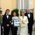 MANUEL FILIBERTO DE SABOYA , SU MUJER CLOTILDE COURAU ; MARINA DORIA Y VICTOR MANUEL DE SABOYA EN LA CENA DE GALA EN EL PALACIO DE EL PARDO PARA INVITADOS REALES COMO PARTE DE LAS CELEBRACIONES DE LA BODA REAL DEL PRINCIPE FELIPE DE BORBON Y DOÑA LETIZIA ORTIZ ( PRINCIPES DE ASTURIAS ) 