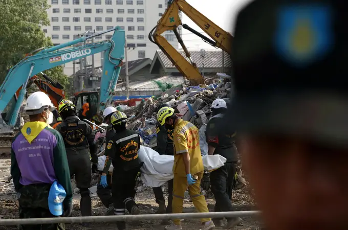 Gran operativo de búsqueda tras el derrumbe de un rascacielos en Tailandia por el terremoto: Gran operativo de búsqueda tras el derrumbe de un rascacielos en Tailandia por el terremoto: