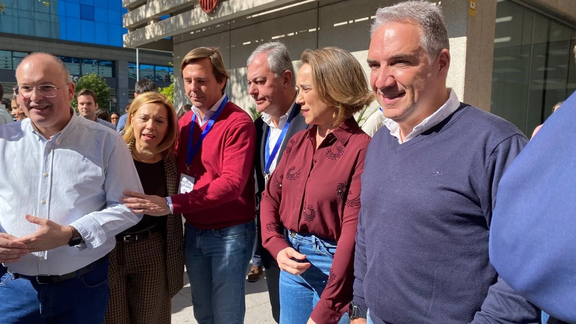 Gamarra presenta a Feijóo como la "esperanza" frente a Sánchez, al que llama "vulgar perdedor" y "pequeño dictador"