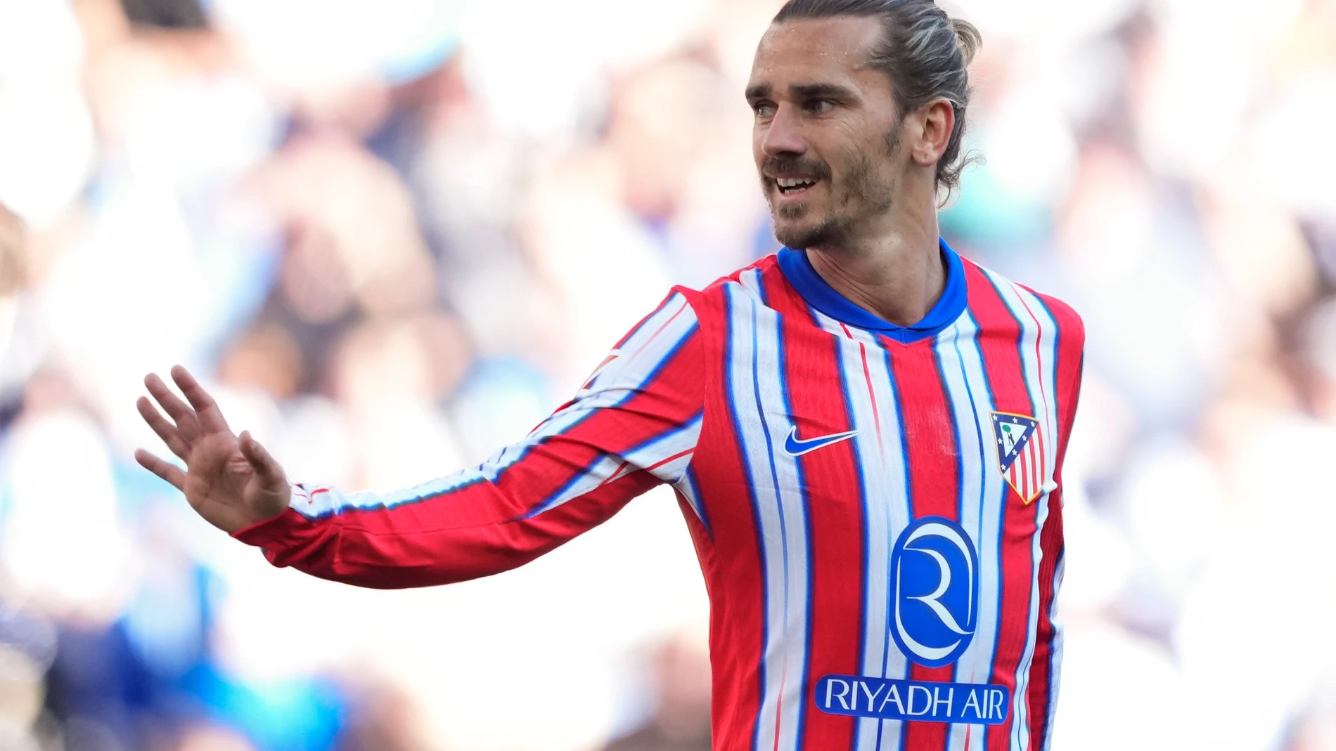 CORNELLÁ DE LLOBREGAT (BARCELONA), 29/03/2025.-El delantero del Atlético de Madrid Antoine Griezmann, durante el partido de la jornada 29 de LaLiga entre el RCD Espanyol y el Atlético de Madrid, este sábado en el RCDE Stadium en Cornellá de Llobregat (Barcelona).- EFE/ Alejandro García