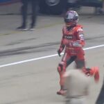Marc salió corriendo de la parrilla en busca de la segunda moto