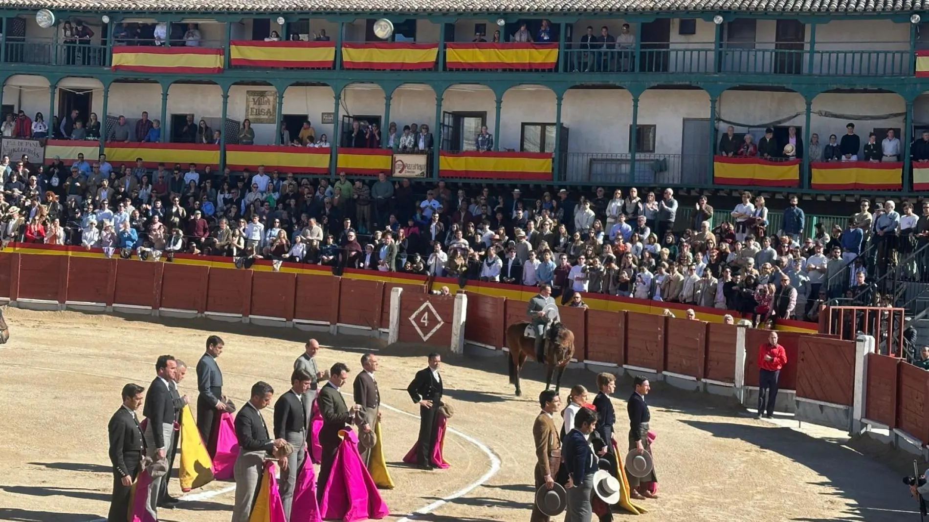 Paseíllo del festival taurino de Chinchón