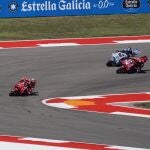 Bagnaia aprovechó el error de Marc para ganar su primera carrera del año