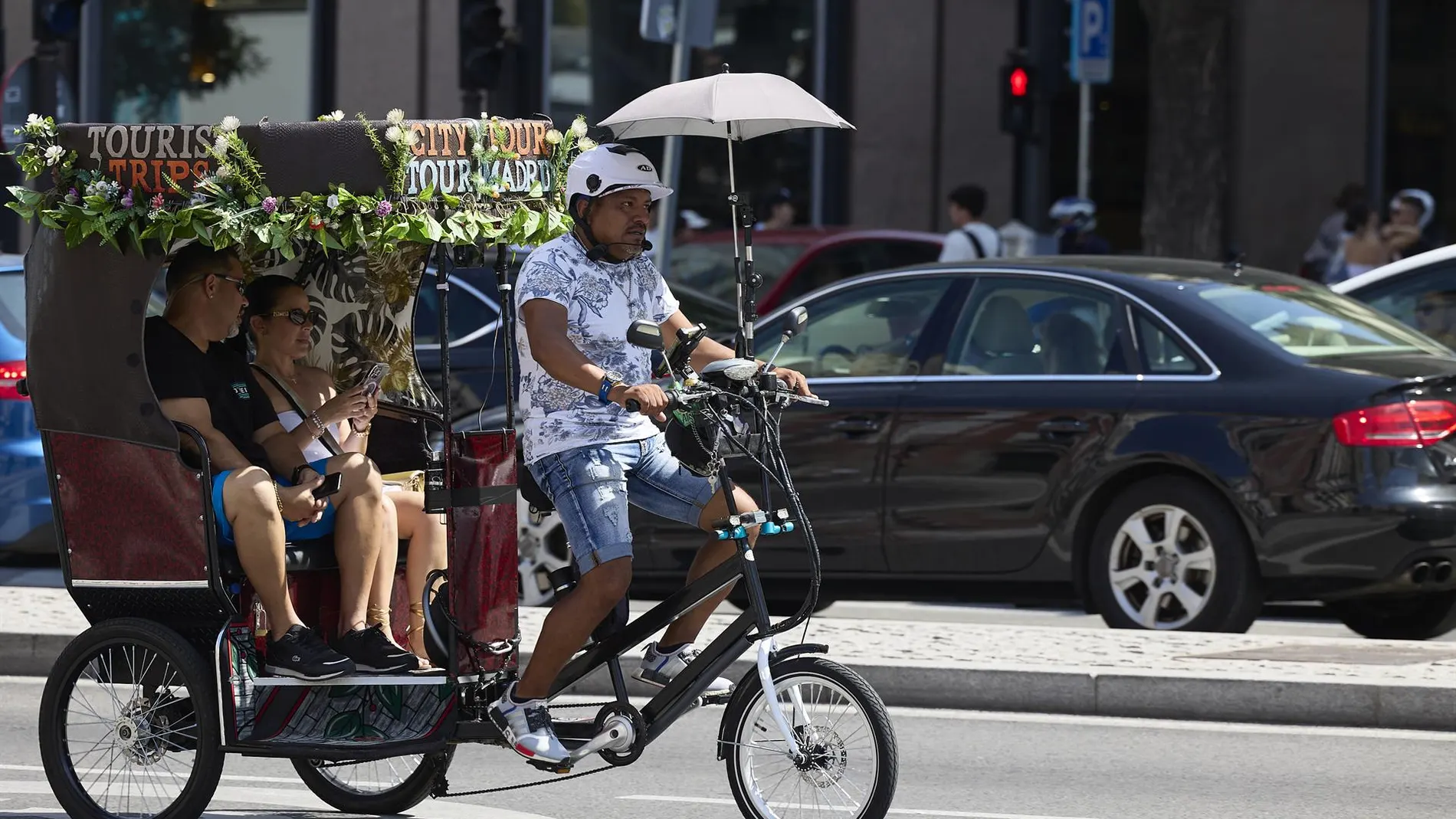 El Ayuntamiento presenta este lunes una campaña de control a los tuk-tuk mientras trabaja en su regulación