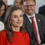 La Reina Letizia y su look de estreno en Granada.