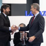 Feijóo presenta a López Miras en un desayuno informativo