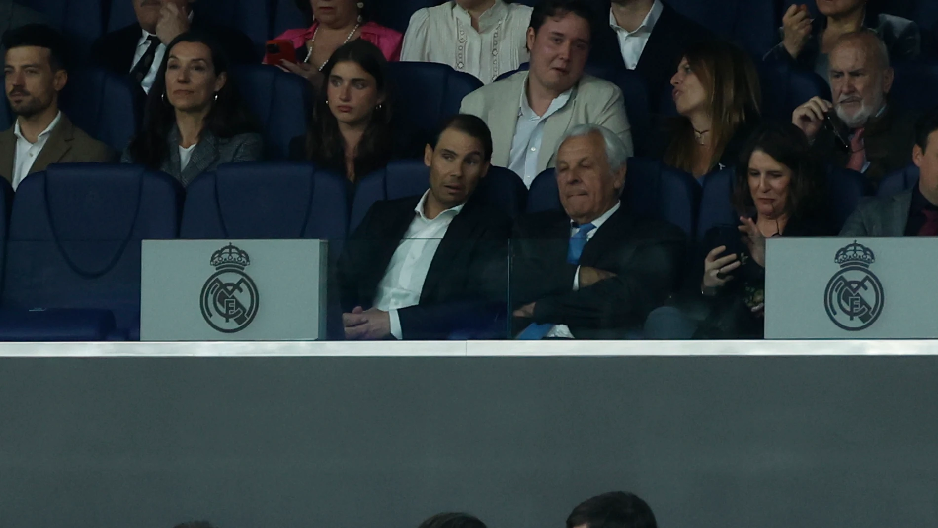 MADRID, 01/04/2025.- El extenista Rafa Nadal asiste al partido de vuelta de las semifinales de la Copa del Rey que Real Madrid y Real Sociedad disputan hoy martes en el estadio Santiago Bernabéu. EFE/Juanjo Martín
