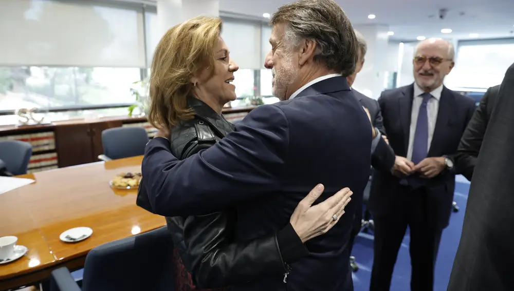 María Dolores de Cospedal y José Creuheras. Desayuno informativo con Fernando López Miras en La Razón