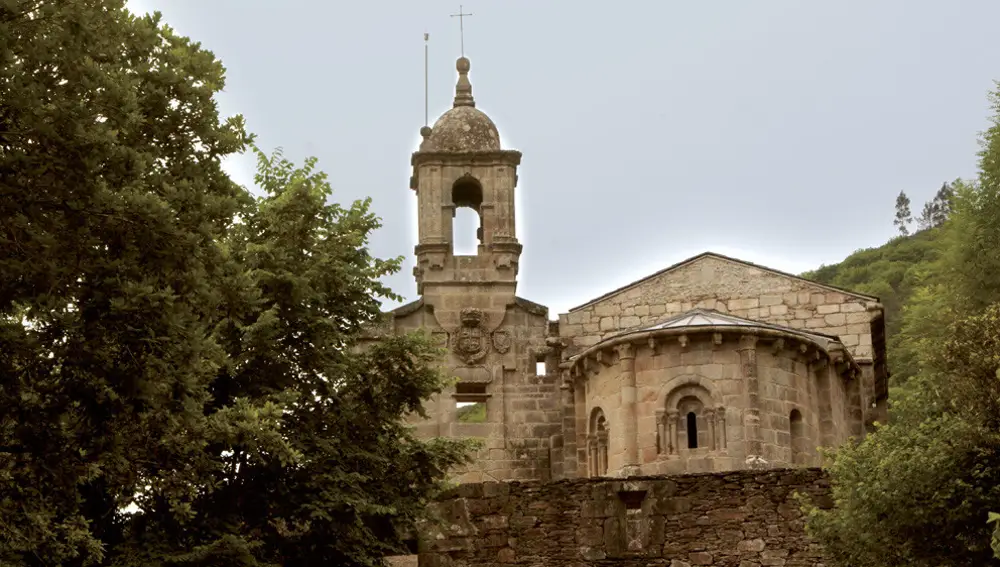 Fachada del monasterio de Caaveiro