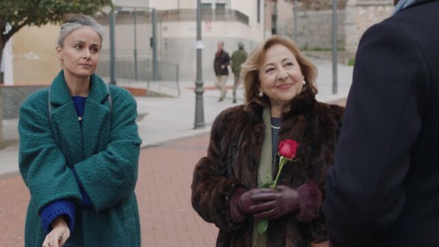 Beatriz Grimaldos y Carmen Machi en una escena de la película