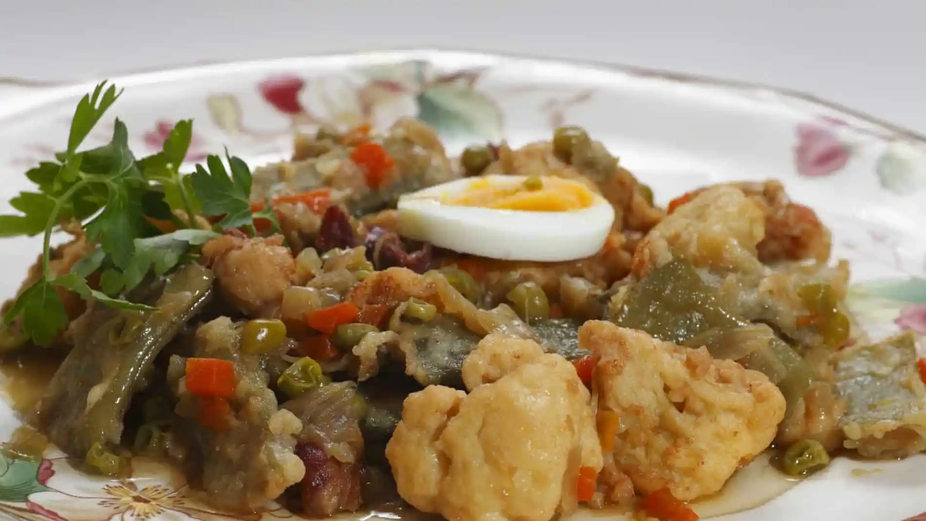 Plato de mesnestra de verduras típico de Palencia