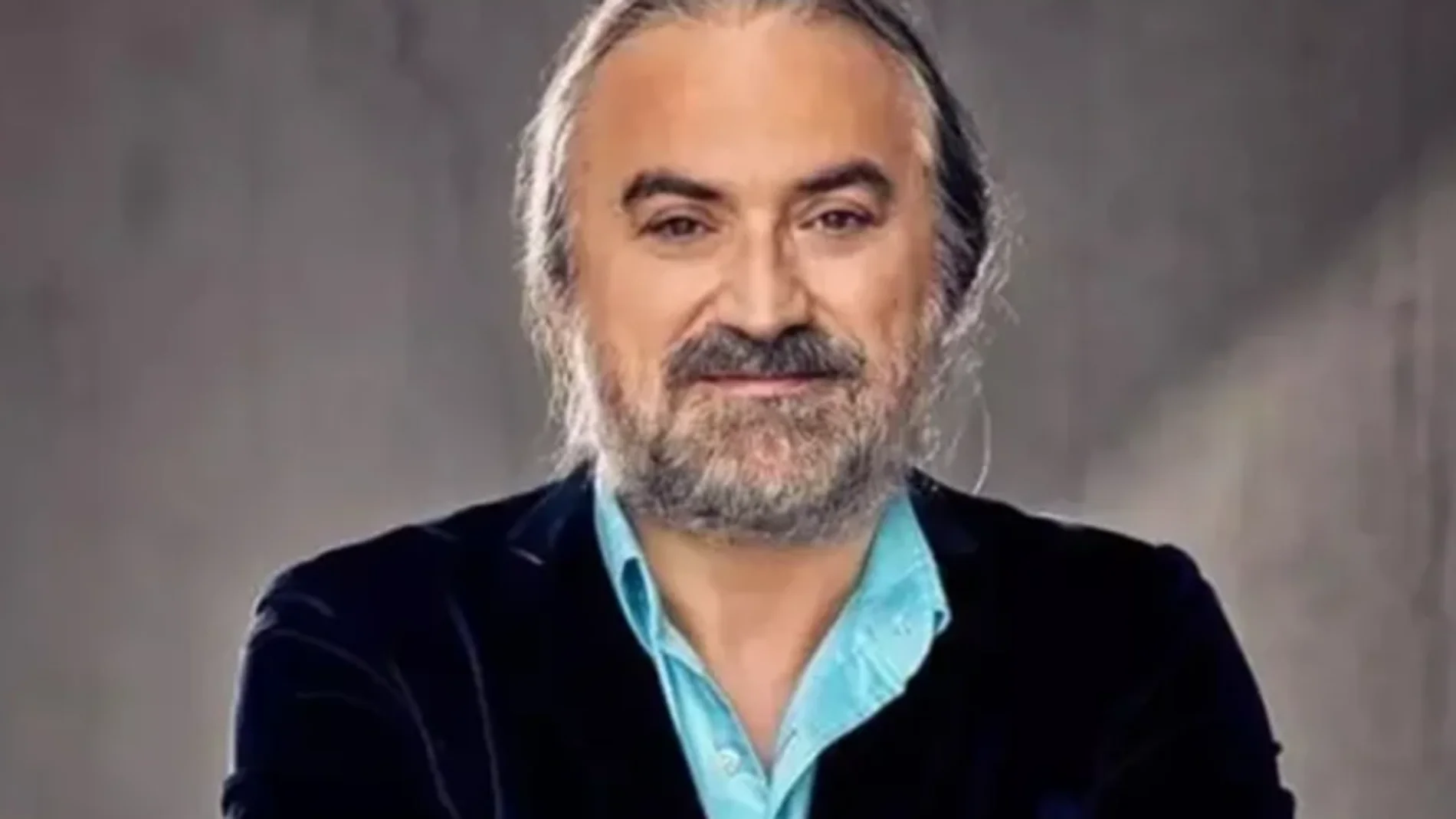 Özgür Gazete, cantante turco