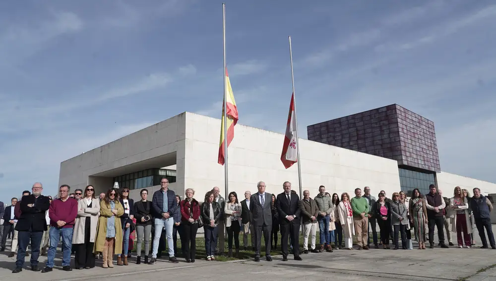 Minuto de silencio en la sede de las Cortes