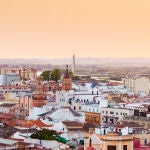 España está dividida en diecisiete Comunidades Autónomas y dos ciudades autónomas por la división territorial realizada tras la Transición