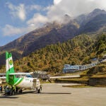 La mayoría de los países tienen aeropuertos, algunos de los cuales son los más transitados del mundo, pero otros donde es muy difícil aterrizar