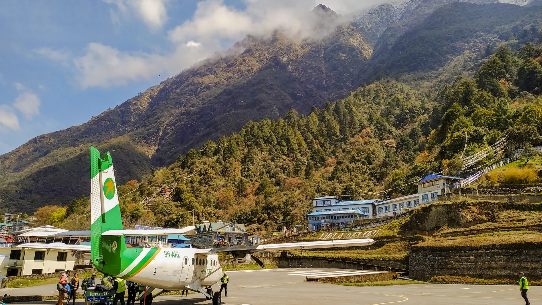 La mayoría de los países tienen aeropuertos, algunos de los cuales son los más transitados del mundo, pero otros donde es muy difícil aterrizar