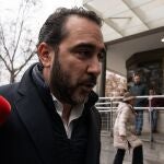 Víctor de Aldama a su llegada a los Juzgados de Plaza de Castilla, a 22 de enero de 2025, en Madrid (España).