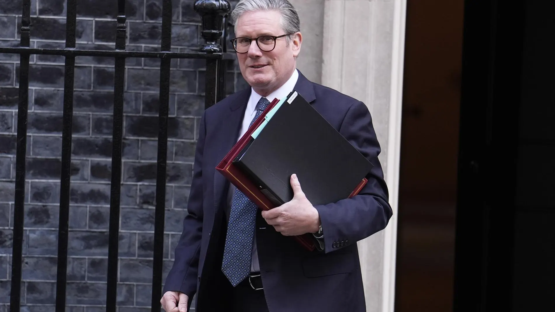 EEUU.- Starmer no descarta "nada" para responder a Trump mientras vigila los efectos colaterales en Irlanda del Norte