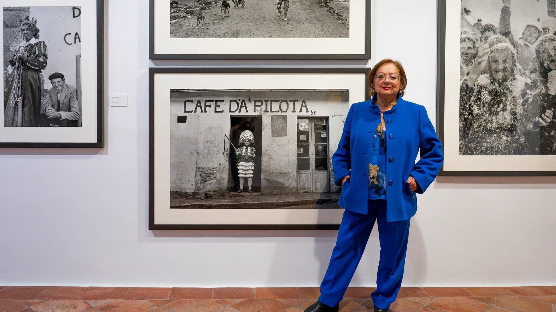 La fotógrafa Cristina García Rodero, durante la presentación de su exposición ‘La España oculta’, en la Fundación Juan March de Cuenca, a 2 de abril de 2025, en Cuenca, Castilla-La Mancha (España). La Fundación le concedió una beca de creación artística con la que García Rodero compró su primer equipo. Atravesó durante un año los pueblos de España con el fin de documentar y preservar sus fiestas, ceremonias, ritos, tradiciones y formas de vida. Fruto de ese trabajo fue la serie de fotografías...