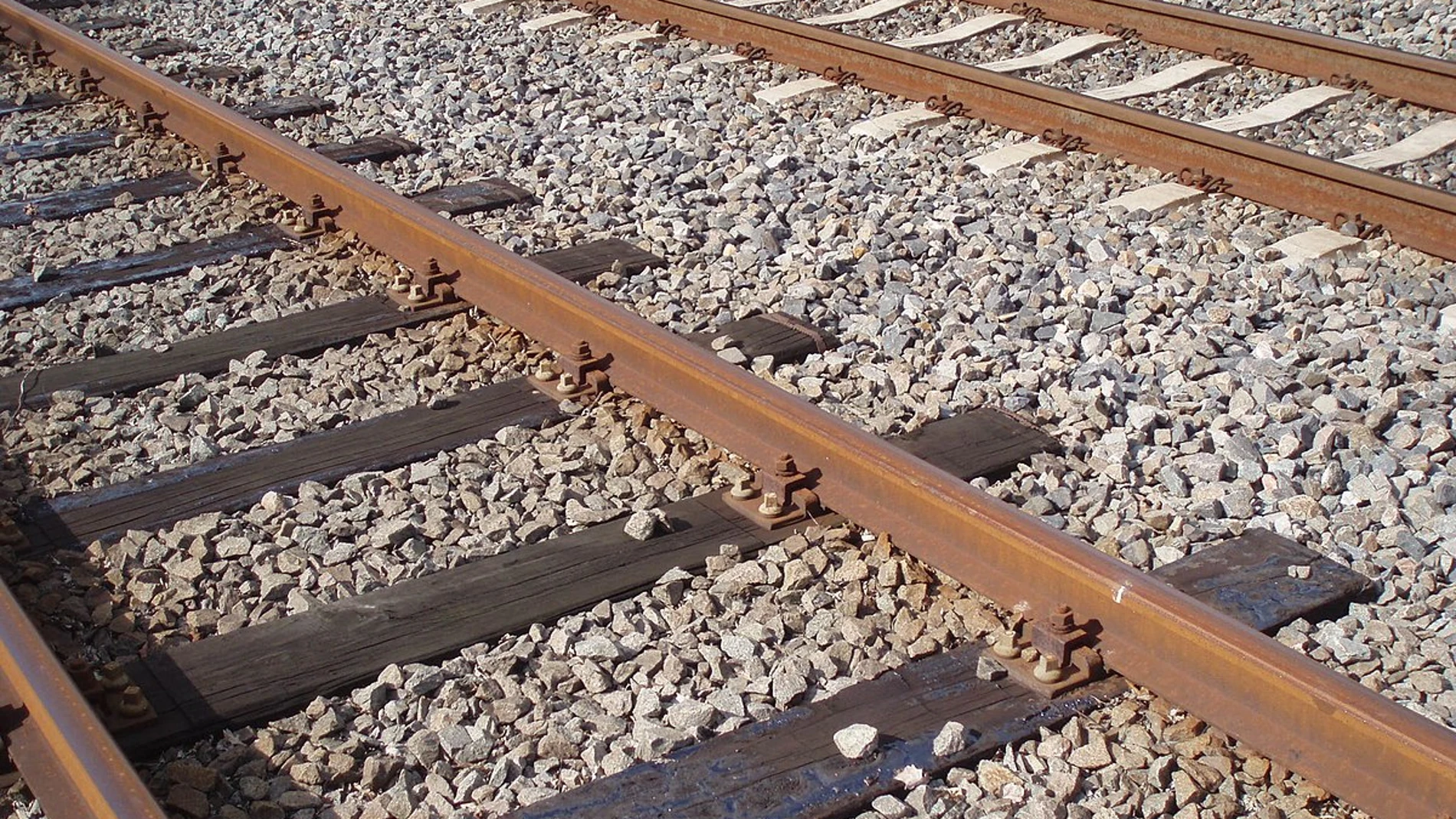 El curioso motivo por el que hay piedras pequeñas en las vías de los trenes: muy poca gente lo sabe