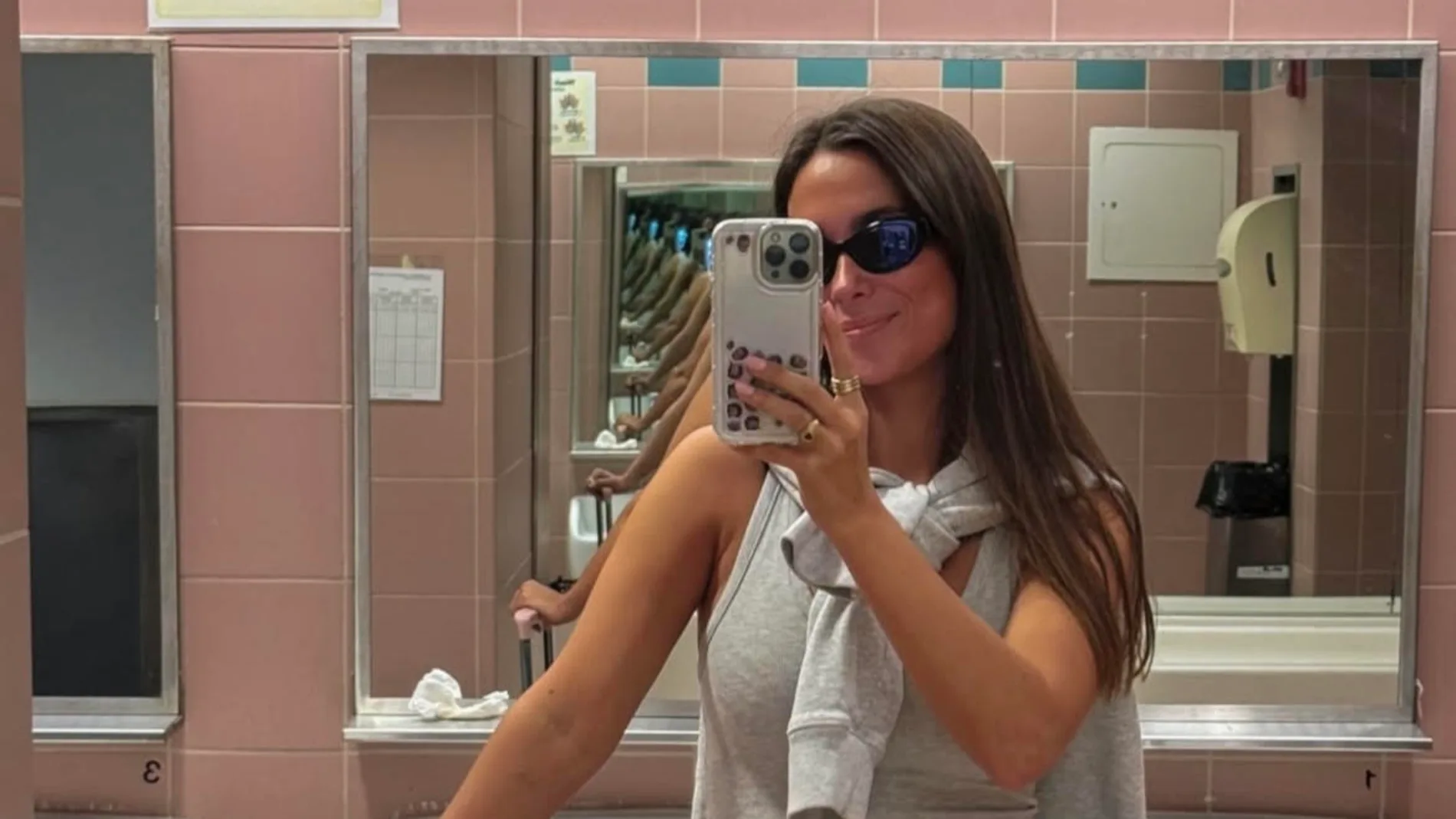El look de aeropuerto de María Pombo.