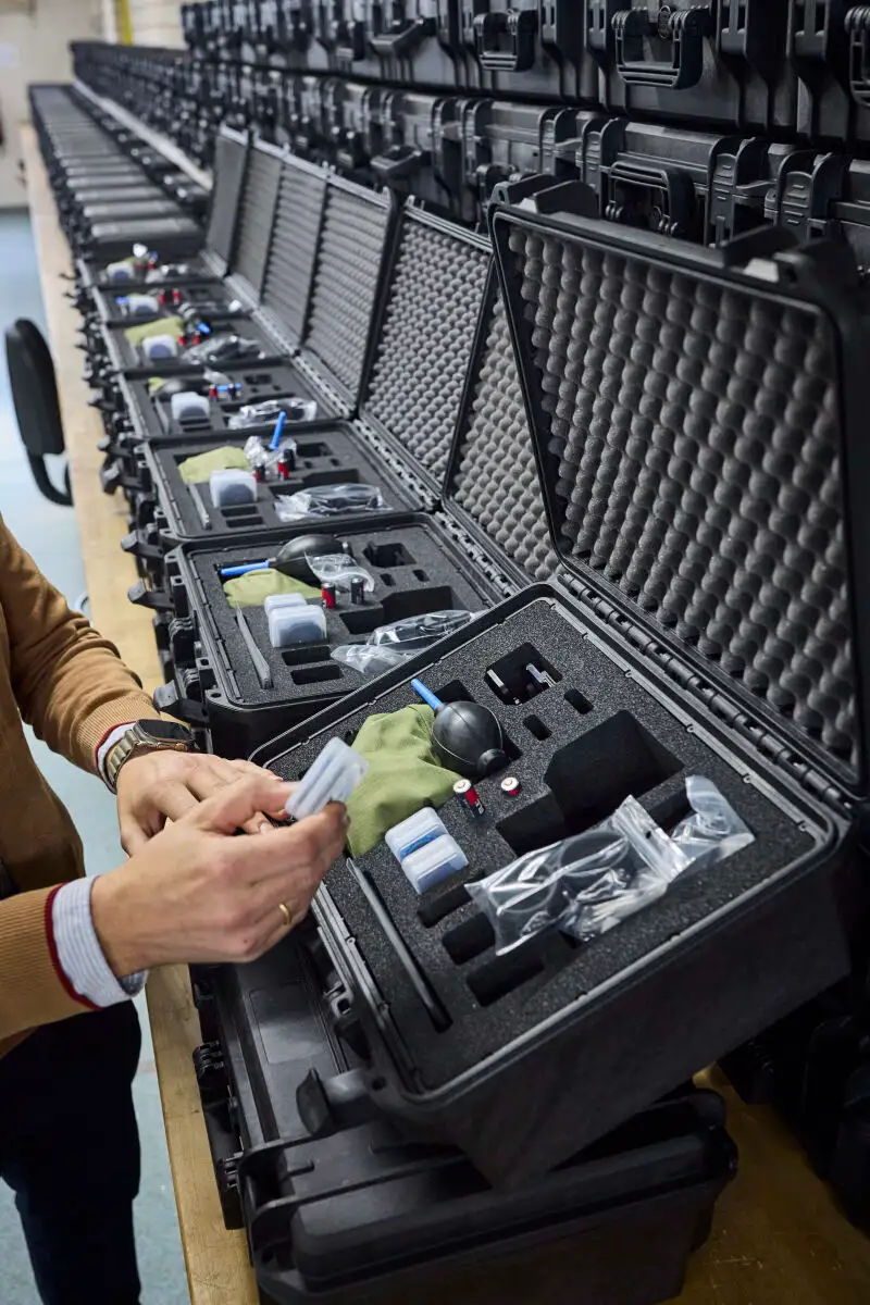 Reportaje de la empresa NVLS, empresa líder mundial en tecnología de gafas de visión nocturna, ofreciendo un a