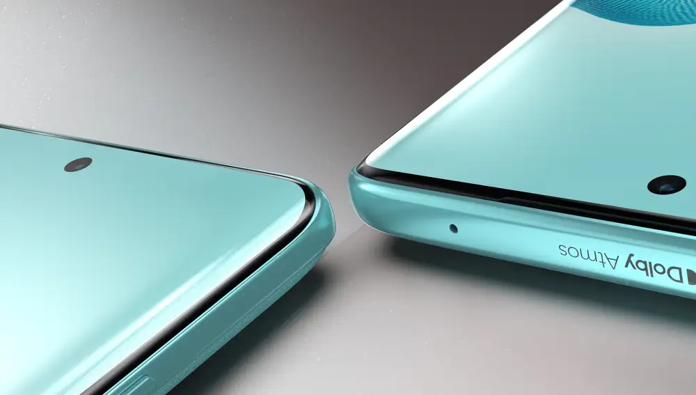 Aquí se pueden apreciar los bordes curvos, con el grabado de Dobly Atmos, la tecnología de audio con la que es compatible