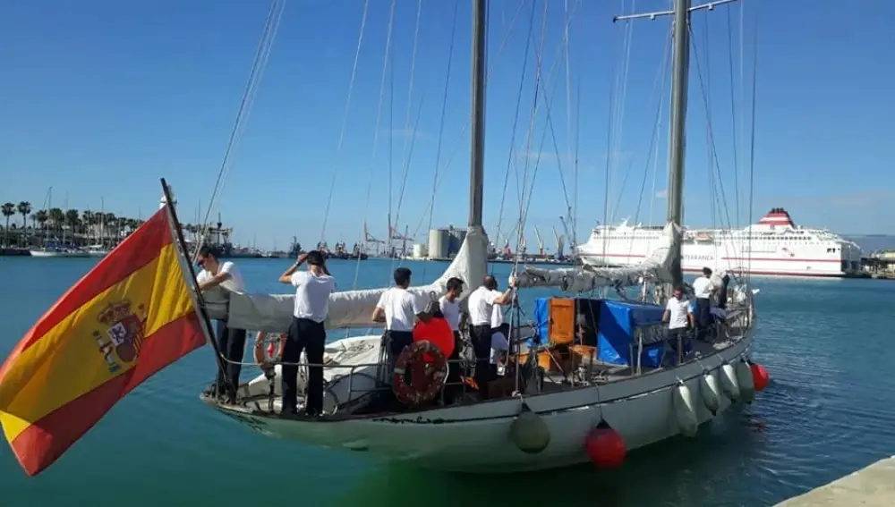 Velero escuela "Arosa" de la Armada
