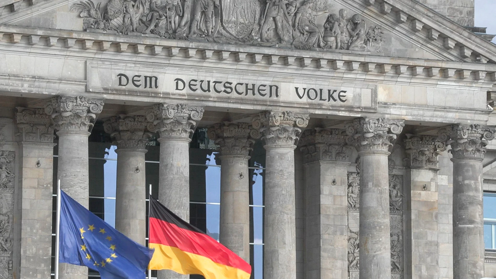 BERLÍN (ALEMANIA), 02/04/2025.- El próximo Gobierno de Alemania, que dirigirá previsiblemente el conservador Friedrich Merz, contará con unas posibilidades de endeudamiento inéditas gracias a las últimas reformas constitucionales en el país, que abren escenarios al regreso de un crecimiento económico germano que también podría impulsar a Europa, según indicaron a EFE este miércoles varios analistas. Alemania acumula dos años consecutivos en recesión y en 2025 se prevé una expansión mínima de ...