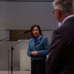 Margarita Robles, ayer, con el secretario general adjunto de Operaciones de Paz de Naciones Unidas, Jean-Pierre Lacroix