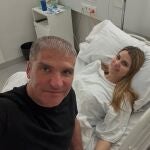 Gustavo González y María Lapiedra en el hospital