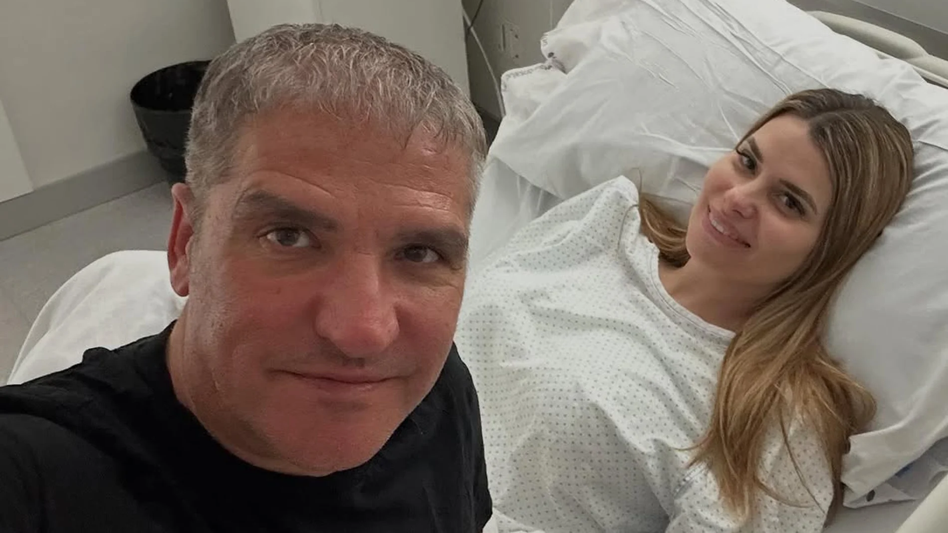 Gustavo González y María Lapiedra en el hospital