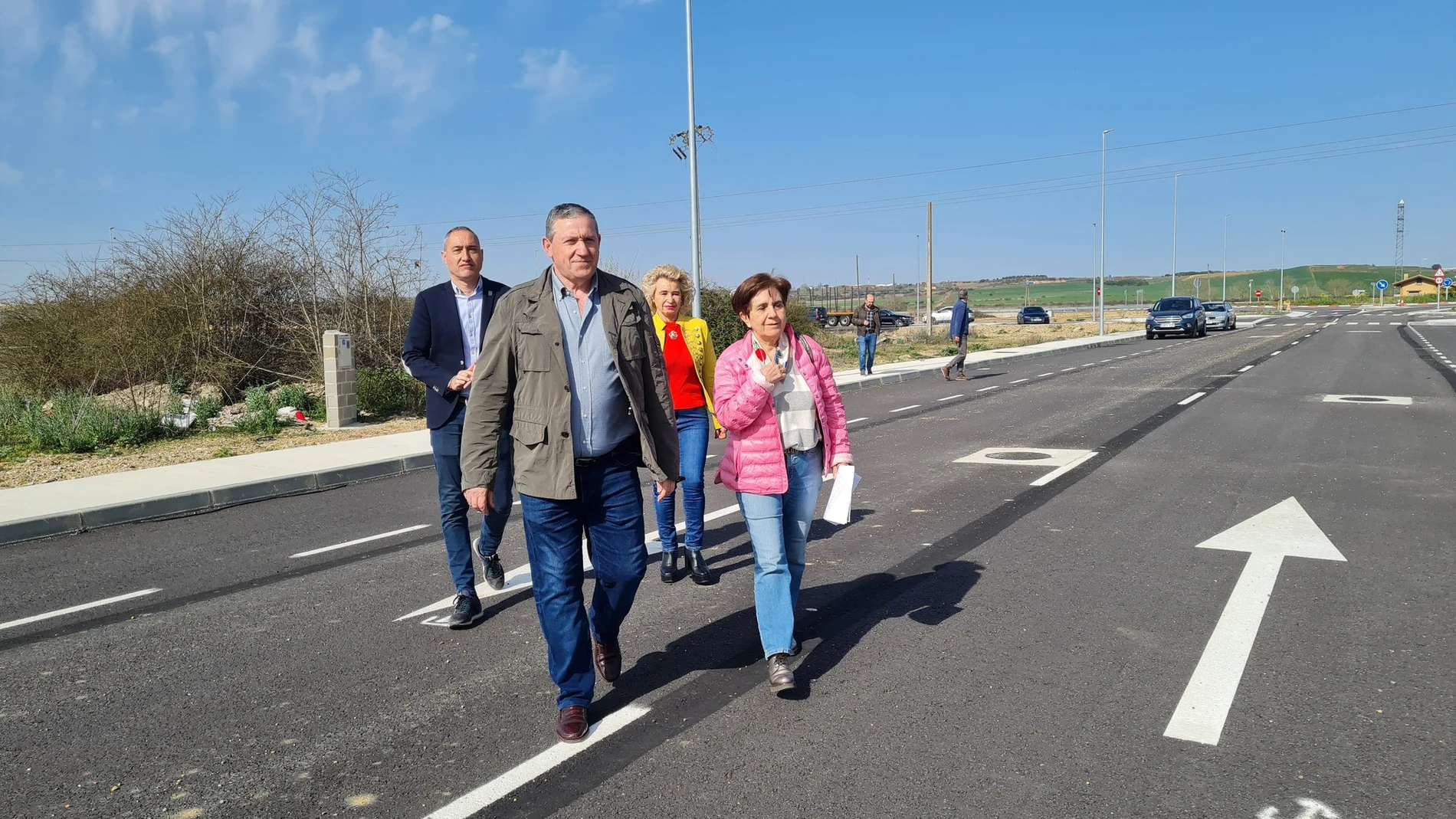 Faúndez visita el polígono de San Cristóbal de Entreviñas junto a Emilio Fernández Martínez, Leonor González y Atilana Martínez