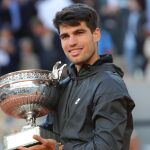 Alcaraz, con el trofeo de Roland Garros