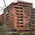 Bloque de viviendas de un edificio de ladrillo caravista