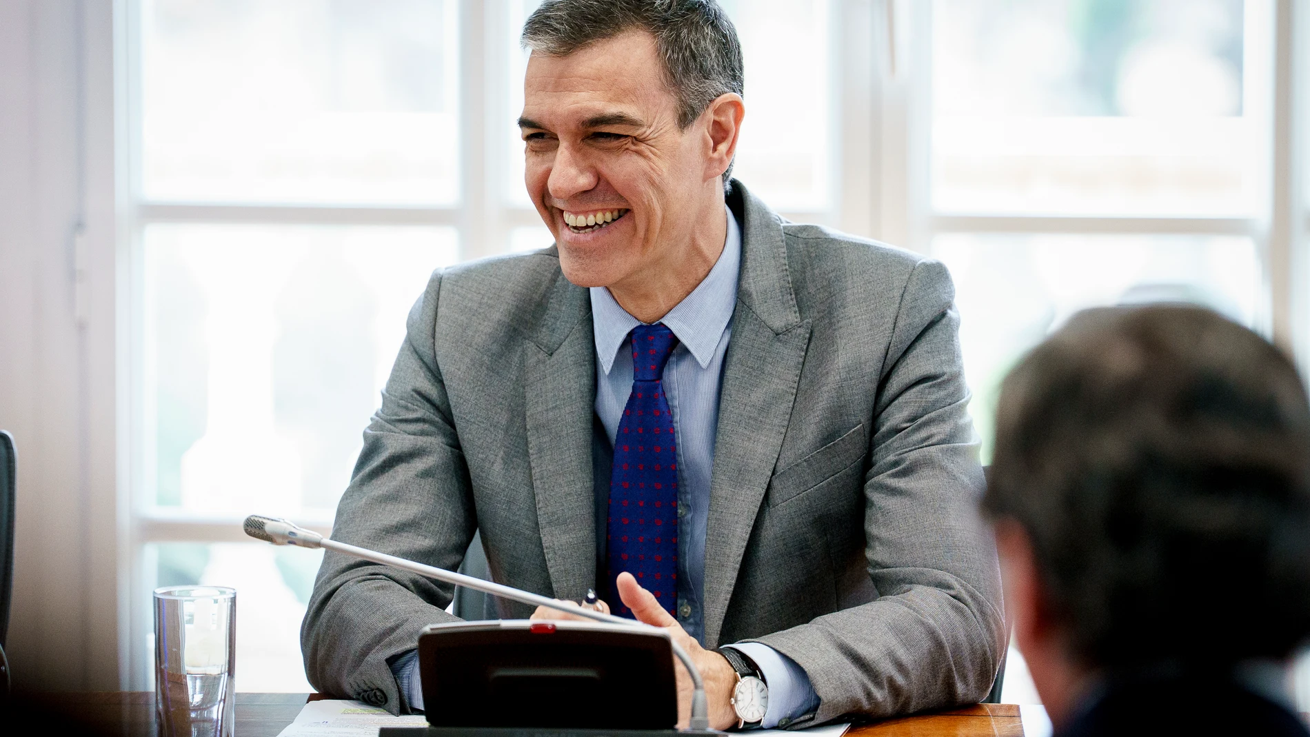 El presidente del Gobierno, Pedro Sánchez, junto a varios ministros se reúne con representantes de empresarios y sindicatos, en el Palacio de la Moncloa, a 2 de abril de 2025, en Madrid (España). El motivo de la reunión es analizar la coyuntura geopolítica actual en un momento de incertidumbre a la espera de que EEUU anuncie hoy mismo nuevos aranceles generalizados y a que se responderá de forma coordinada con la UE.02 ABRIL 2025;PRESIDENTE;GOBIERNO;ECONOMÍA;EMPRESARIOS;SINDICATOS;GEOPOLÍTI...