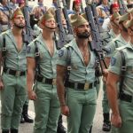 ¿Qué uniforme militar histórico fue el más inapropiado para el campo de batalla?