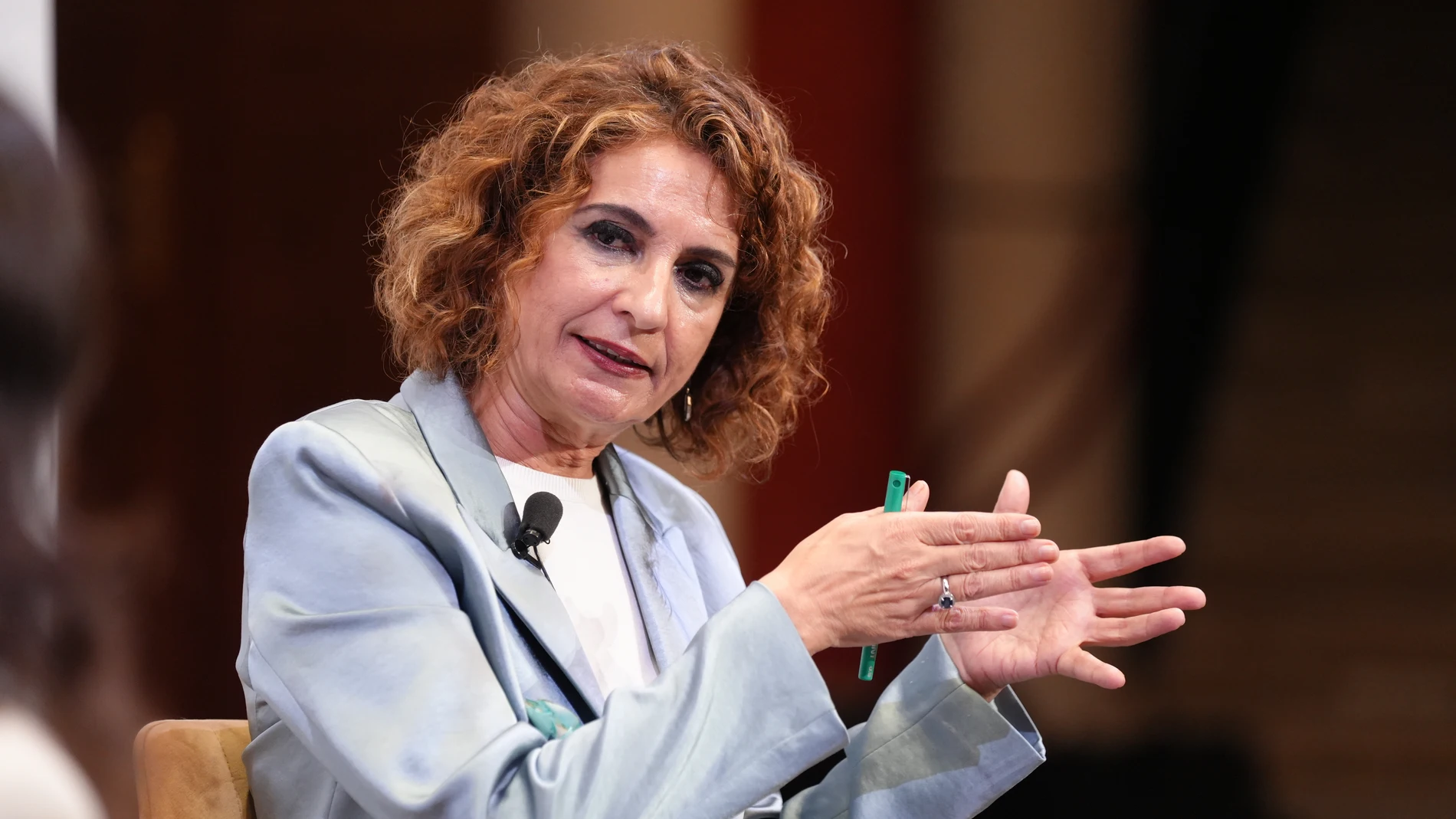 La vicepresidenta primera del Gobierno y ministra de Hacienda, María Jesús Montero, interviene durante el desayuno informativo de El Correo de Andalucía. A 02 de abril de 2025, en Sevilla (Andalucía, España). La vicepresidenta primera del Gobierno y ministra de Hacienda, María Jesús Montero, ha participado en el desayuno informativo 'El Correo de Andalucía pregunta', que organiza el periódico. 02 ABRIL 2025 María José López / Europa Press 02/04/2025