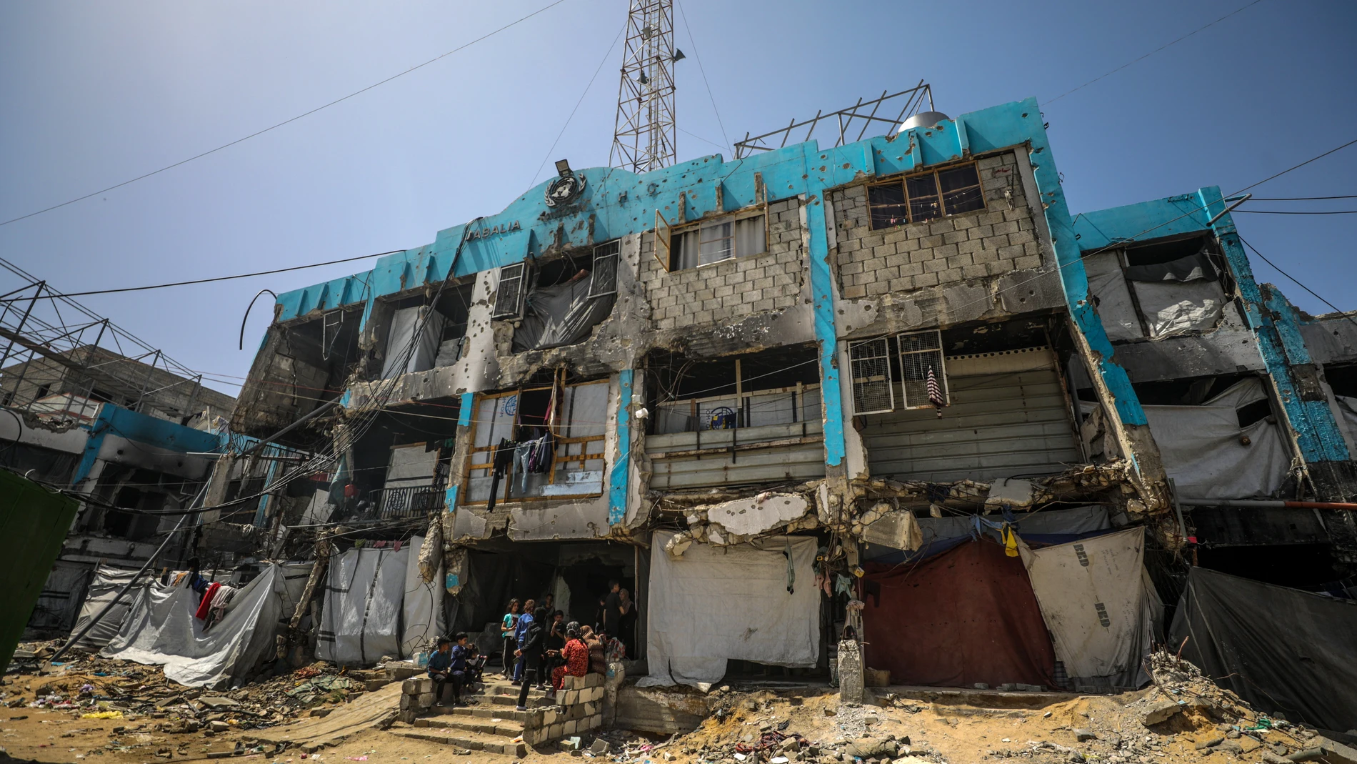 Jabalia Camp (-), 02/04/2025.- The site of a destroyed UN clinic following an Israeli airstrike, in the Jabalia refugee camp, northern Gaza Strip, 02 April 2025. According to the Palestinian Health Ministry in Gaza, at least 18 people were killed in the strike that hit a UN facility sheltering displaced people in Jabalia camp. Israeli forces resumed airstrikes on Gaza on 18 March, ending a ceasefire that had been in place since 19 January 2025. EFE/EPA/MOHAMMED SABER