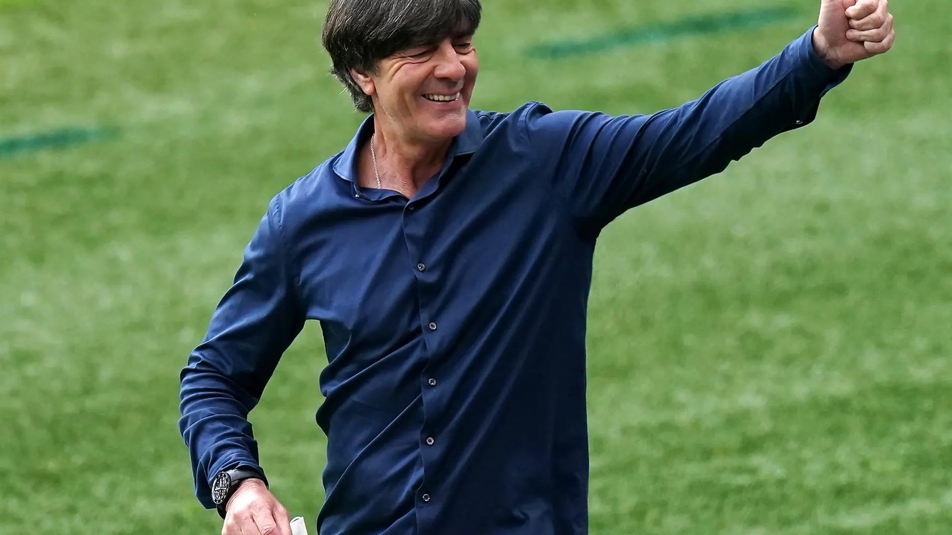 Fútbol.- El alemán Joachim Löw no renuncia a volver a dirigir una selección