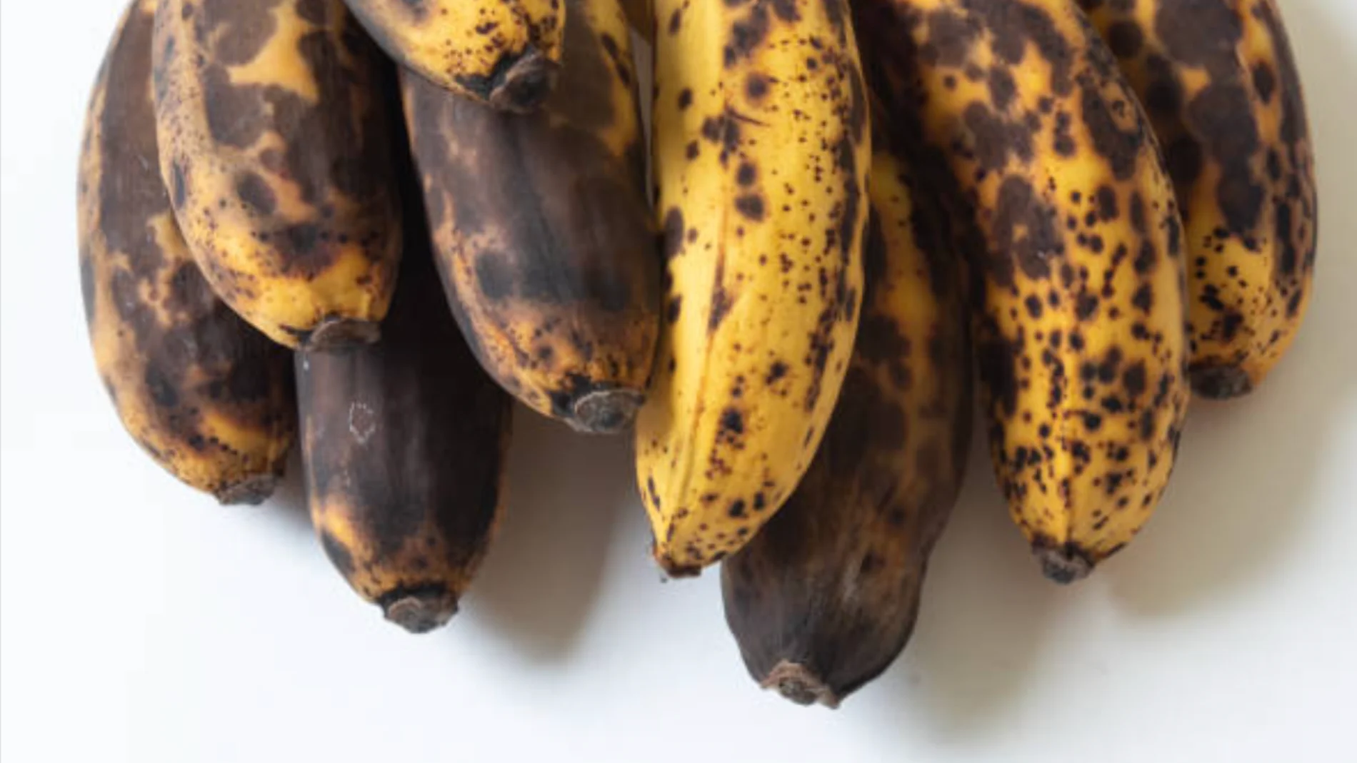 Ni sobre la mesa ni en un frutero: este es el mejor lugar para evitar que los plátanos se pudran