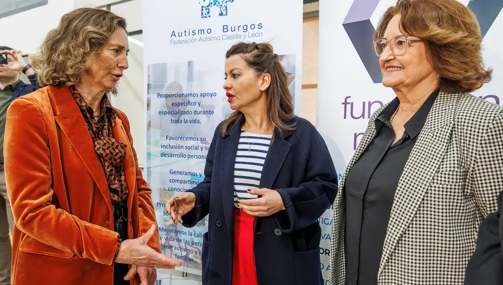 Sira Rego visita las instalaciones de Autismo Burgos
